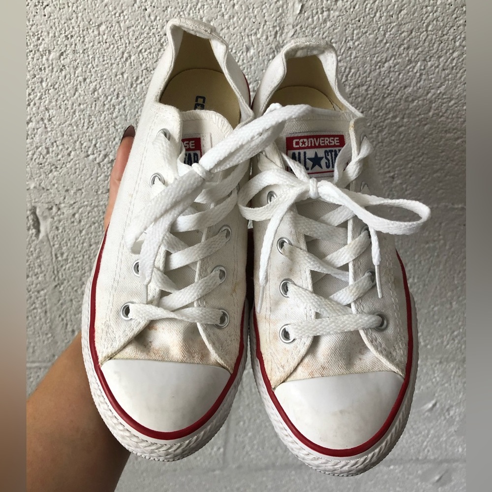 Converse low top sneakers sz: 3 kids